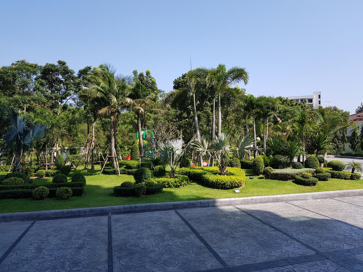 Dusit Grand Condo View Pantai Jomtien Luaran gambar